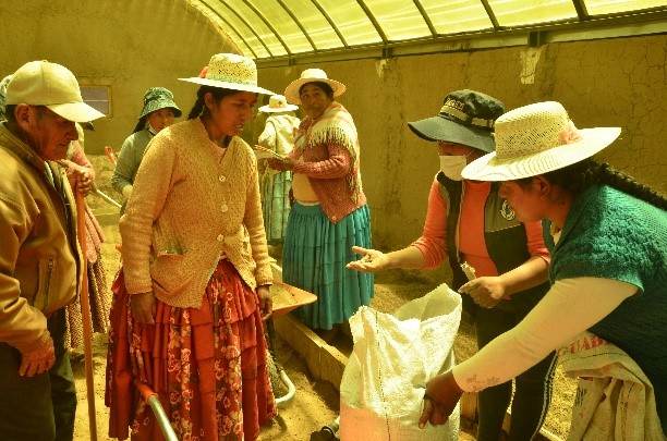 Women in Bolivia doing agricultural training