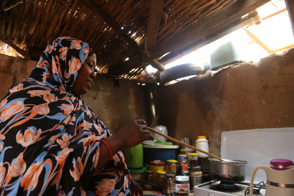 Practical Action implements cooking techniques in a hut in Sudan.