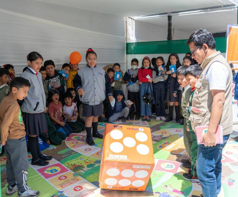 A group of children playing a game in a resilient community in Peru.